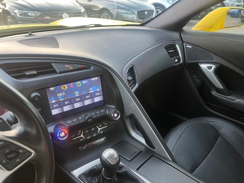 Chevrolet Corvette Vehicle Full-screen Gallery Image 19