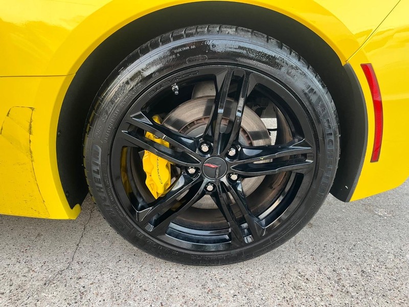 Chevrolet Corvette Vehicle Full-screen Gallery Image 24