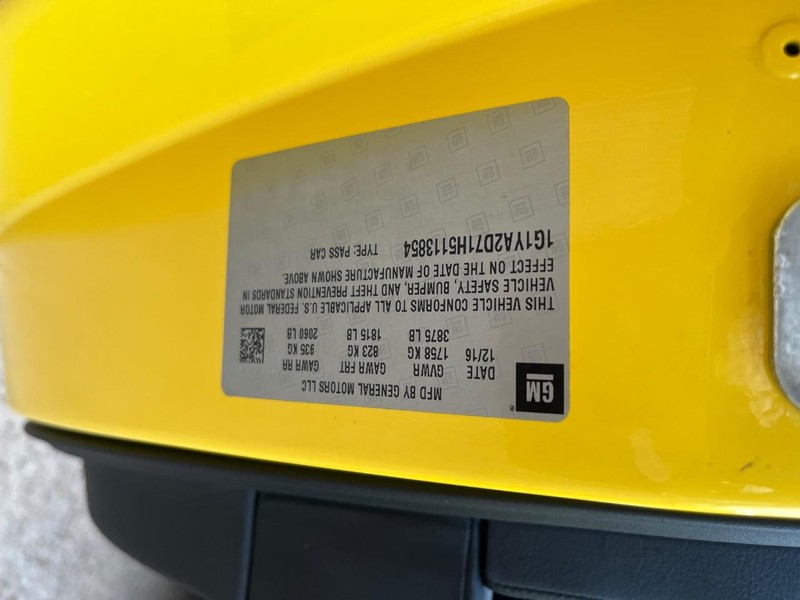 Chevrolet Corvette Vehicle Full-screen Gallery Image 25