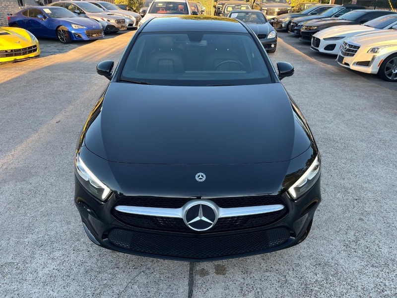 Mercedes-Benz A 220 Vehicle Full-screen Gallery Image 03