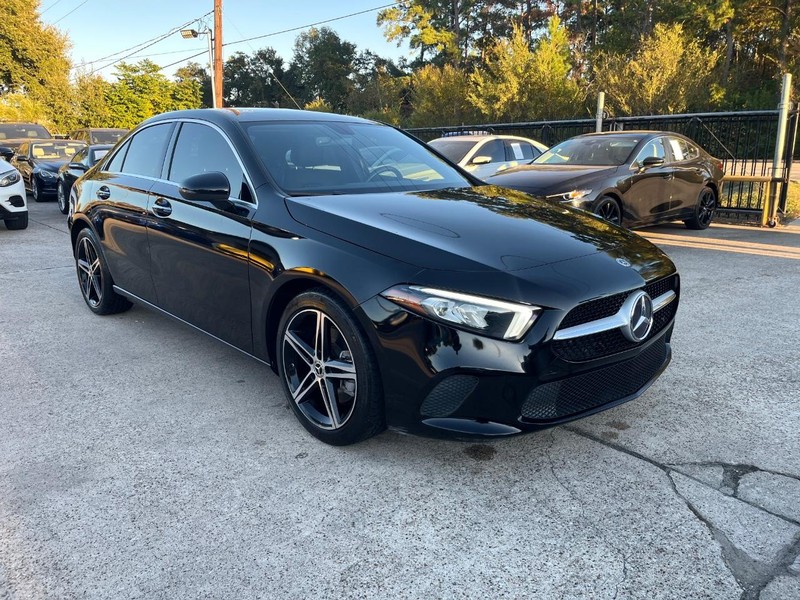 Mercedes-Benz A 220 Vehicle Full-screen Gallery Image 04