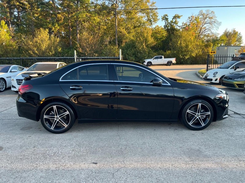 Mercedes-Benz A 220 Vehicle Full-screen Gallery Image 05