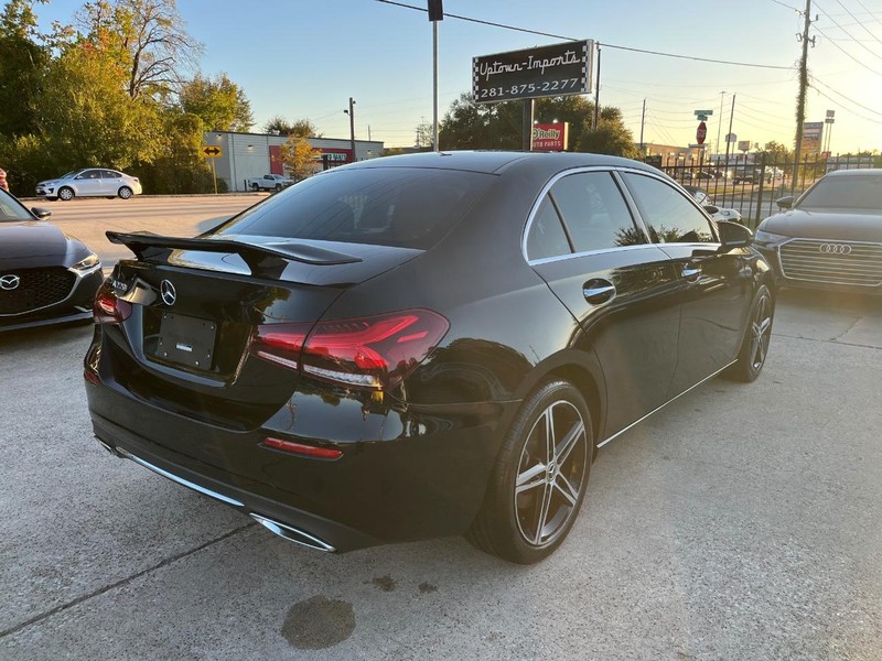 Mercedes-Benz A 220 Vehicle Full-screen Gallery Image 06