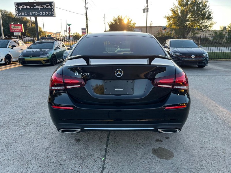 Mercedes-Benz A 220 Vehicle Full-screen Gallery Image 07