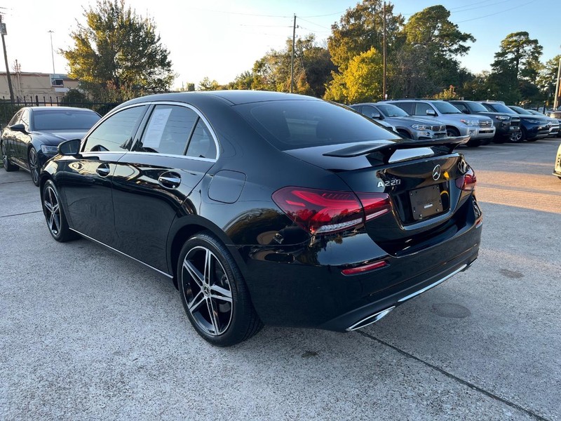 Mercedes-Benz A 220 Vehicle Full-screen Gallery Image 08