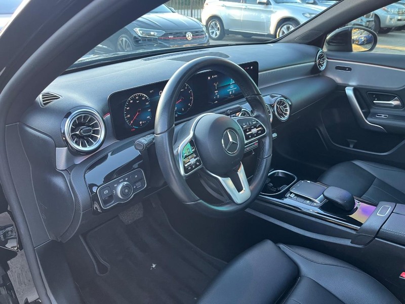 Mercedes-Benz A 220 Vehicle Full-screen Gallery Image 10