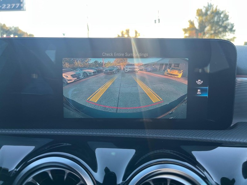 Mercedes-Benz A 220 Vehicle Full-screen Gallery Image 22