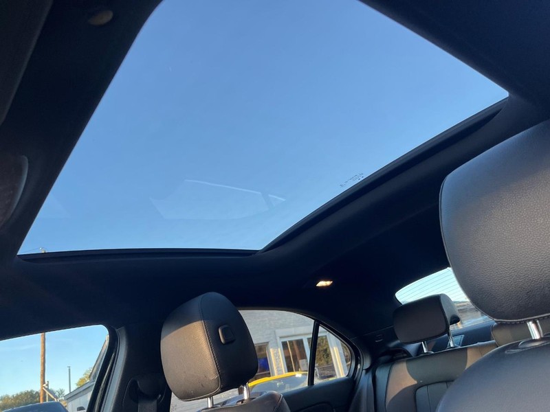 Mercedes-Benz A 220 Vehicle Full-screen Gallery Image 25