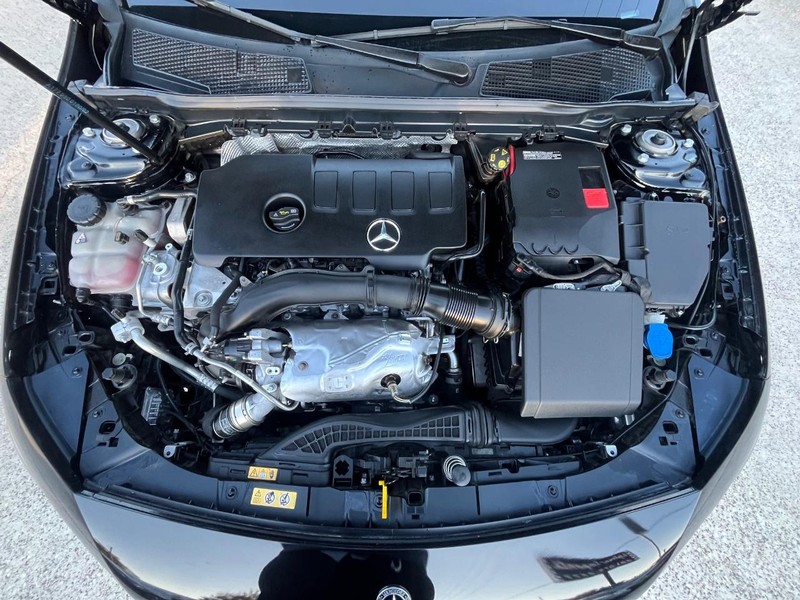 Mercedes-Benz A 220 Vehicle Full-screen Gallery Image 26