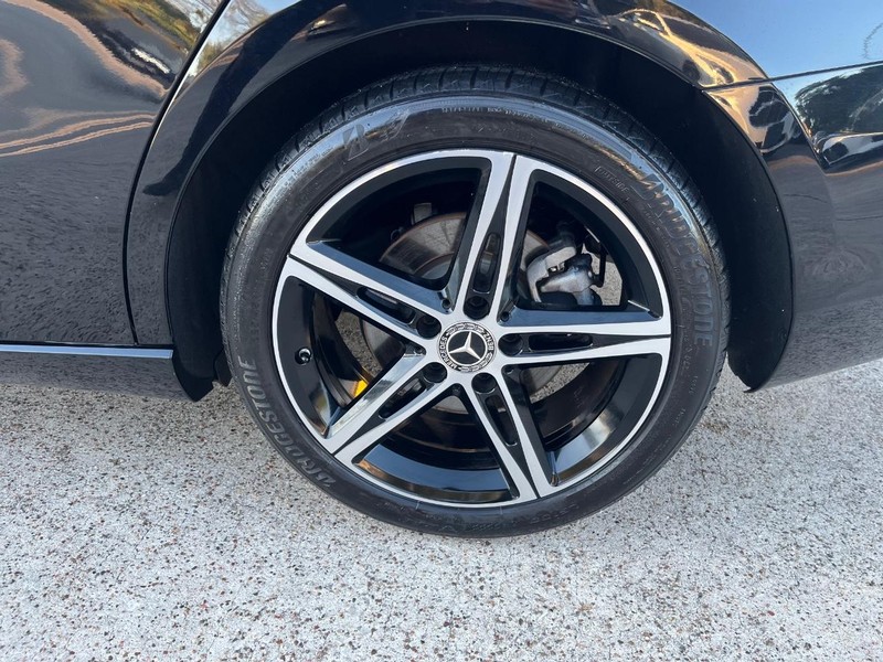 Mercedes-Benz A 220 Vehicle Full-screen Gallery Image 27