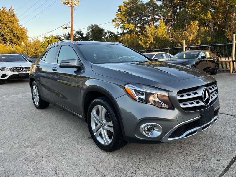 Mercedes-Benz GLA 250 Vehicle Full-screen Gallery Image 04
