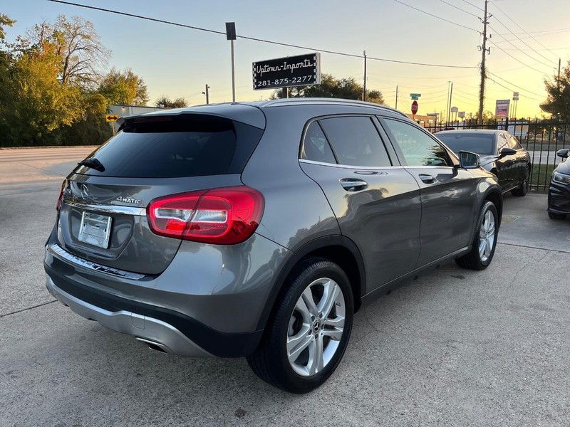 Mercedes-Benz GLA 250 Vehicle Full-screen Gallery Image 06