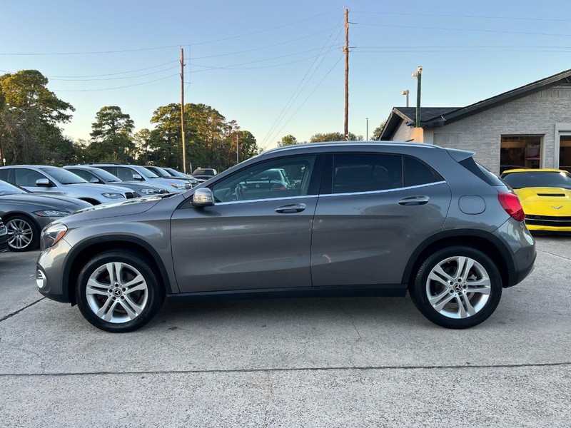 Mercedes-Benz GLA 250 Vehicle Full-screen Gallery Image 09