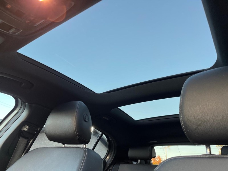 Mercedes-Benz GLA 250 Vehicle Full-screen Gallery Image 27