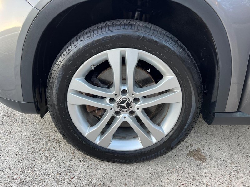 Mercedes-Benz GLA 250 Vehicle Full-screen Gallery Image 29