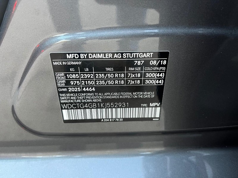 Mercedes-Benz GLA 250 Vehicle Full-screen Gallery Image 31