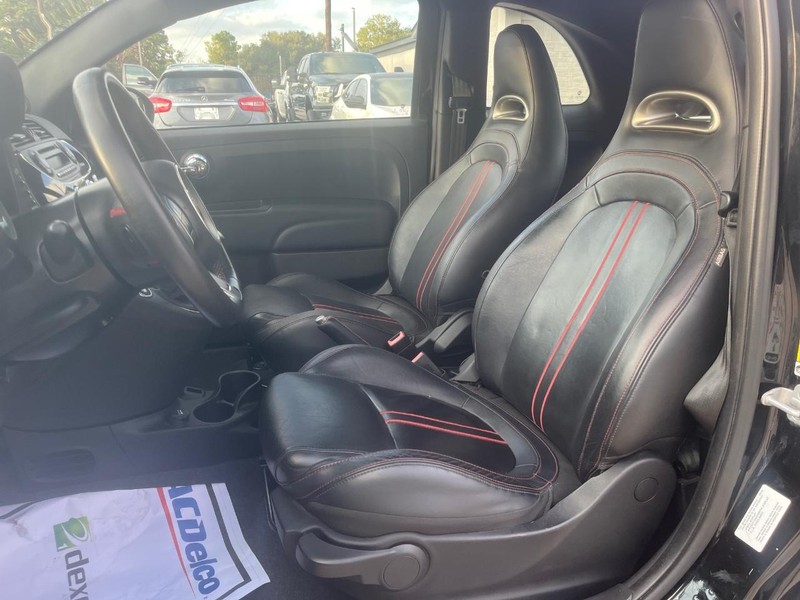 FIAT 500 Vehicle Full-screen Gallery Image 11