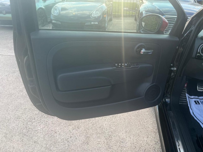 FIAT 500 Vehicle Full-screen Gallery Image 12