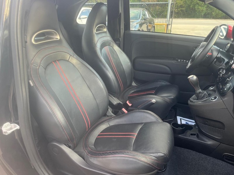 FIAT 500 Vehicle Full-screen Gallery Image 13