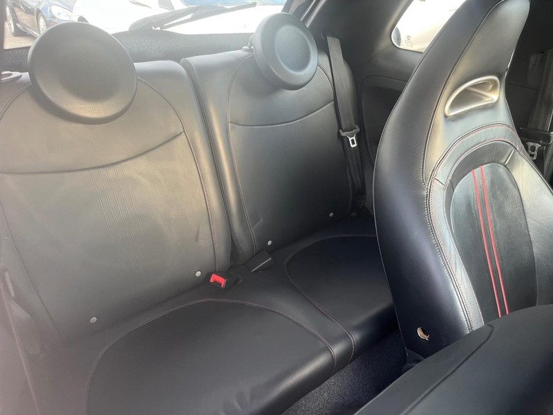 FIAT 500 Vehicle Full-screen Gallery Image 15