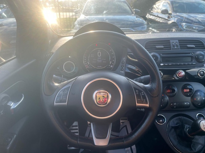 FIAT 500 Vehicle Full-screen Gallery Image 16