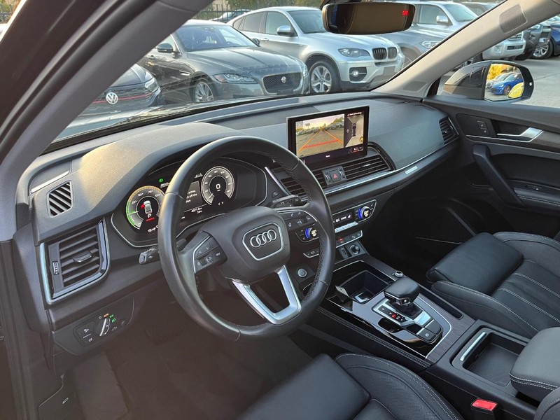 Audi Q5 Vehicle Full-screen Gallery Image 10