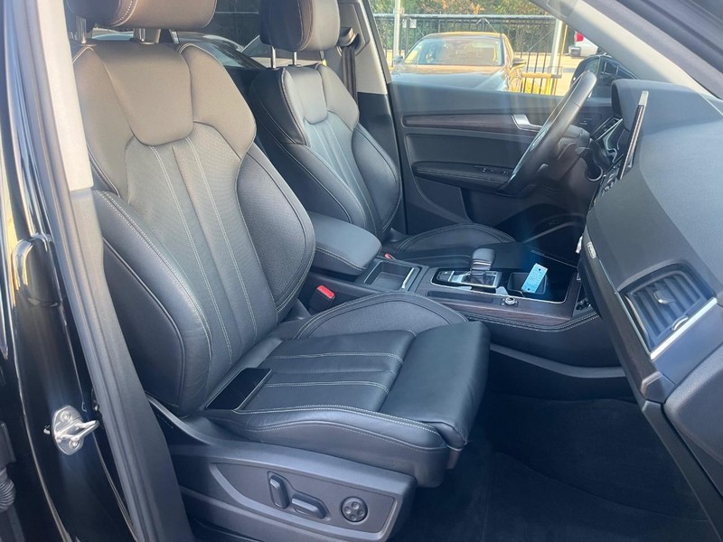 Audi Q5 Vehicle Full-screen Gallery Image 14