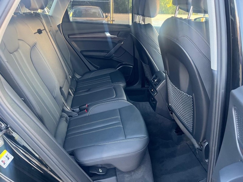 Audi Q5 Vehicle Full-screen Gallery Image 16