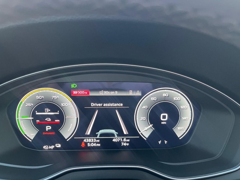 Audi Q5 Vehicle Full-screen Gallery Image 21