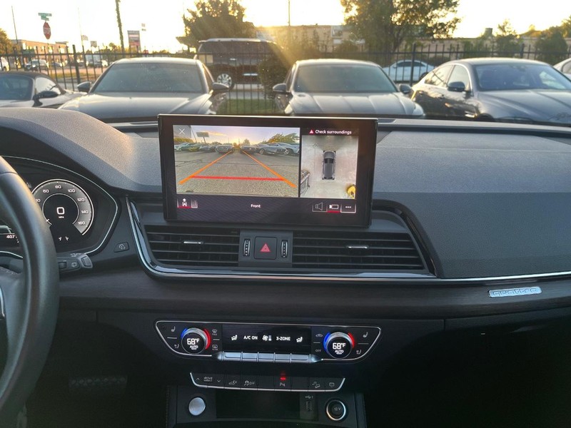 Audi Q5 Vehicle Full-screen Gallery Image 24