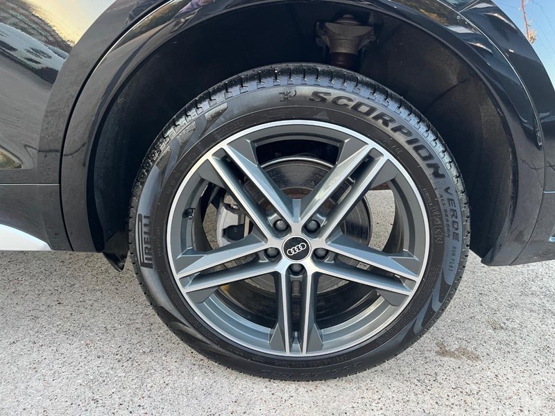 Audi Q5 Vehicle Full-screen Gallery Image 28