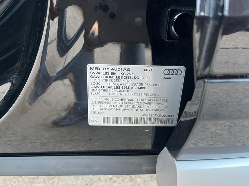 Audi Q5 Vehicle Full-screen Gallery Image 30