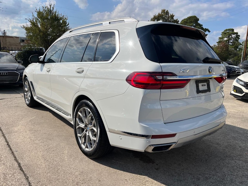 BMW X7 Vehicle Full-screen Gallery Image 08