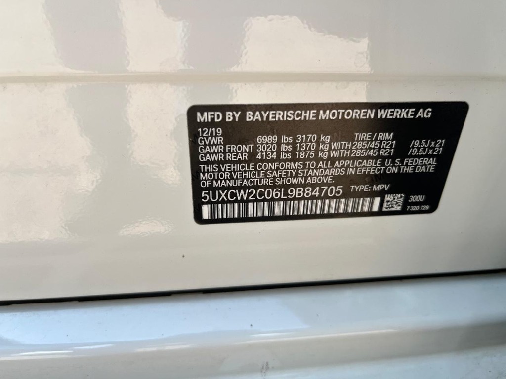 BMW X7 Vehicle Full-screen Gallery Image 31