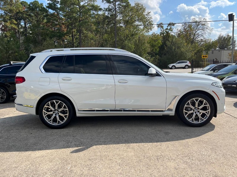 BMW X7 Vehicle Full-screen Gallery Image 05