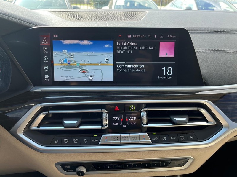 BMW X7 Vehicle Full-screen Gallery Image 23