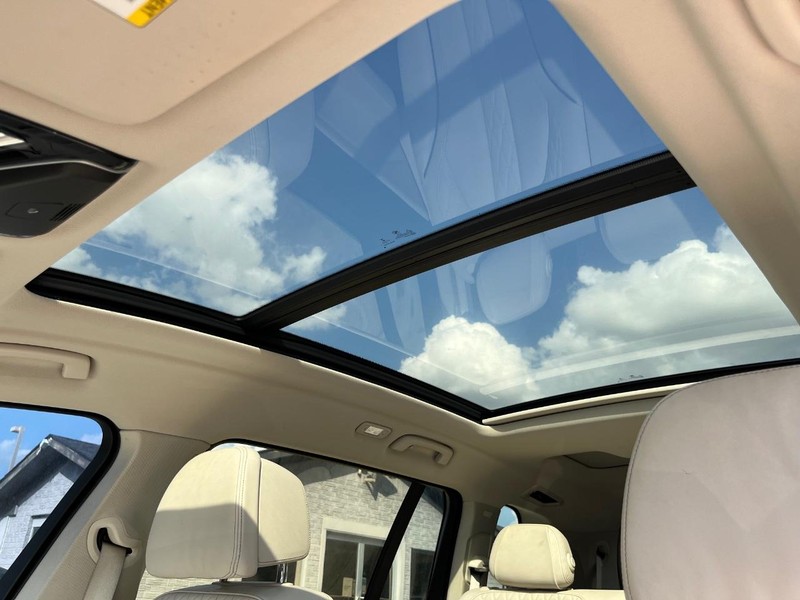 BMW X7 Vehicle Full-screen Gallery Image 28