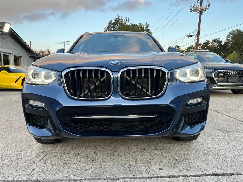 BMW X3 Vehicle Full-screen Gallery Image 02