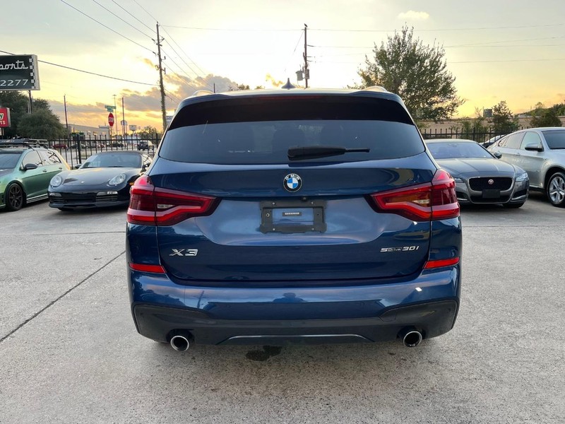 BMW X3 Vehicle Full-screen Gallery Image 07