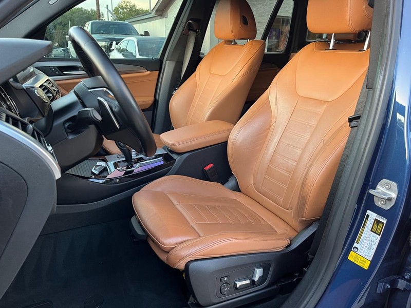 BMW X3 Vehicle Full-screen Gallery Image 11