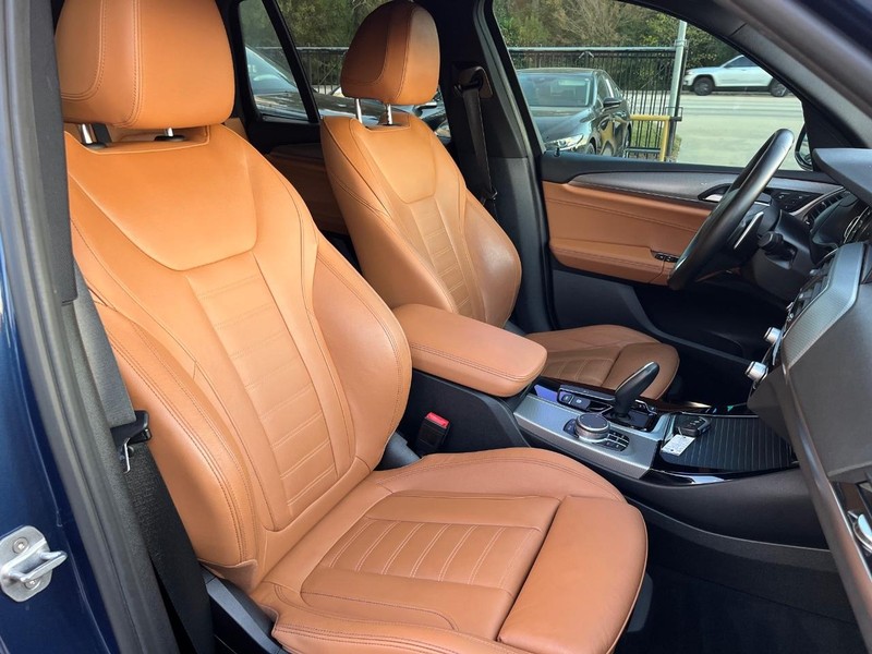 BMW X3 Vehicle Full-screen Gallery Image 14