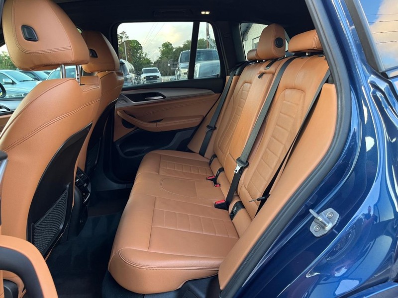 BMW X3 Vehicle Full-screen Gallery Image 18