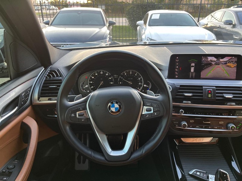 BMW X3 Vehicle Full-screen Gallery Image 20