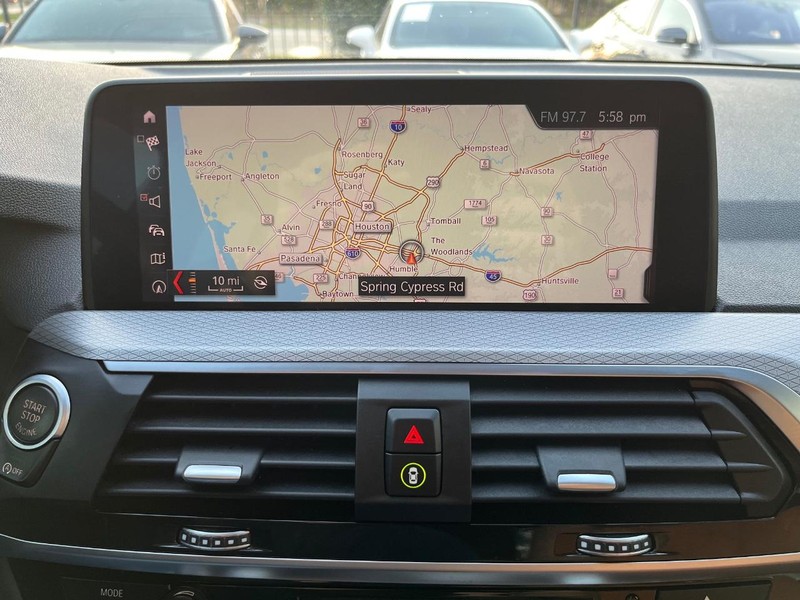 BMW X3 Vehicle Full-screen Gallery Image 22