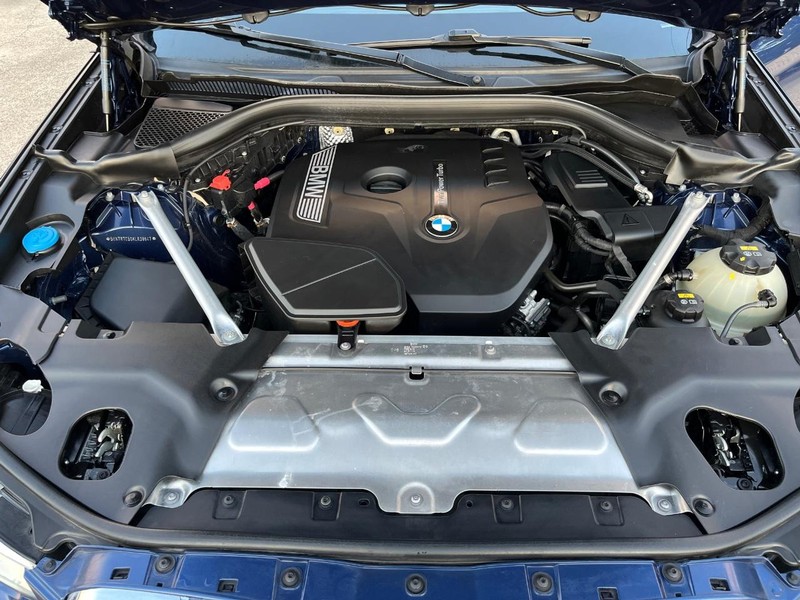 BMW X3 Vehicle Full-screen Gallery Image 29