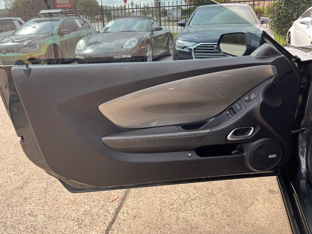 Chevrolet Camaro Vehicle Full-screen Gallery Image 12