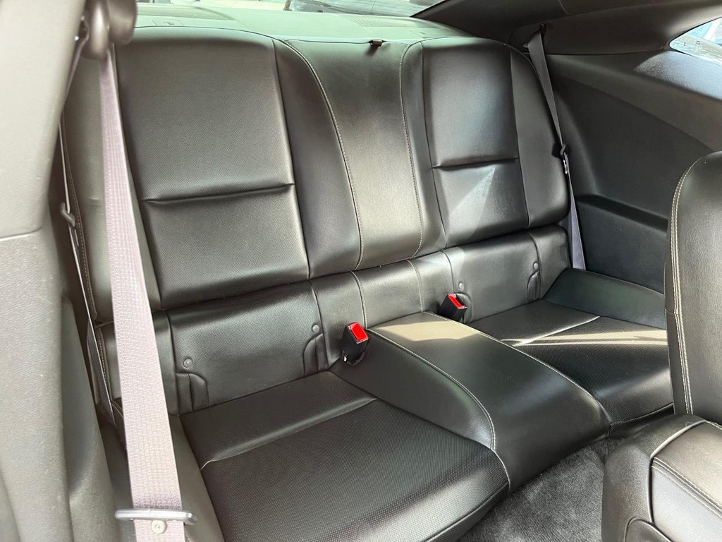 Chevrolet Camaro Vehicle Full-screen Gallery Image 16