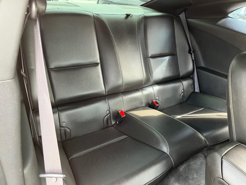 Chevrolet Camaro Vehicle Full-screen Gallery Image 16