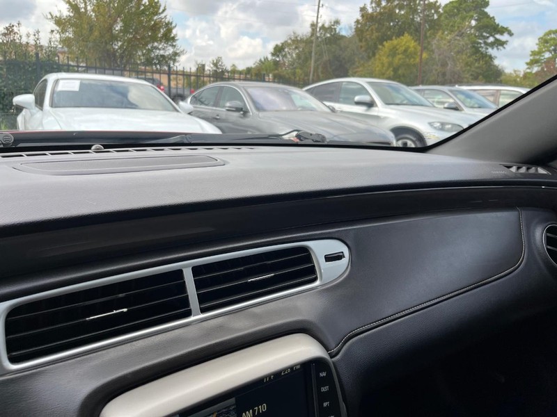 Chevrolet Camaro Vehicle Full-screen Gallery Image 23