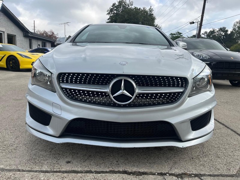 Mercedes-Benz CLA 250 Vehicle Full-screen Gallery Image 02